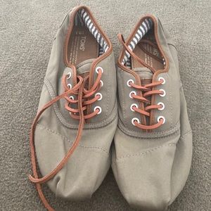 Toms Shoes